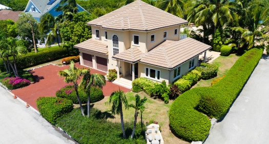 Stunning Boulevard Home - 44 Conch Drive- 3 Bed Plus Den