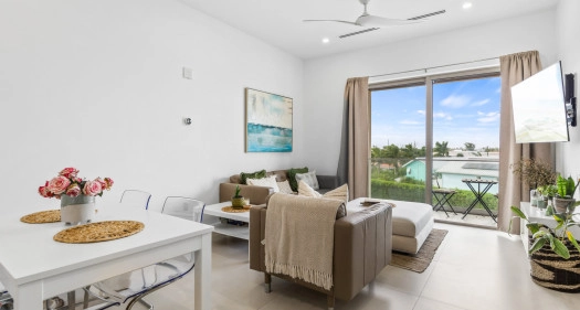 209 Harbour Walk: Rare Oversized 1-Bed + Den. Vendor Pays Strata Fees for 1 Year!